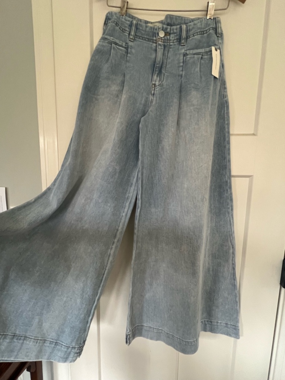 NEW Tags ON
Anthropologie PILCRO wide leg super soft denim Size 25